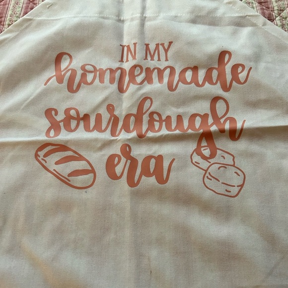 White apron- In My homemade sourdough era! - great for the bread maker- new! - Picture 4 of 4